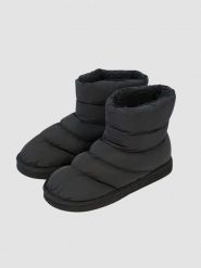 Monki Botki w kolorze czarnym rozmiar: 40/41. Czarne botki damskie Monki, z materiału, bez obcasa, bez zapięcia. Za 40.45 zł.