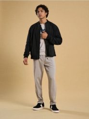 Spodnie tapered fit - szary. Szare spodnie materiałowe męskie Sinsay, bez wzorów. Za 59.99 zł.
