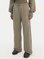 Adidas Spodnie dresowe JM1099 Zielony Regular Fit. Zielone spodnie dresowe damskie Adidas, xs, bez wzorów, z bawełny. Za 299.99 zł.