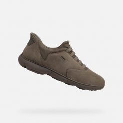 Zamszowe buty sportowe Geox Nebula 2.0 Plus. Zielone buty sportowe na co dzień męskie Geox, z gumy, bez zapięcia, trekkingowe. Za 530.65 zł.