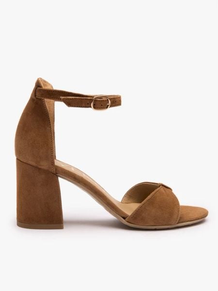 Brązowe eleganckie sandały na słupku. Brązowe sandały damskie Ryłko, bez wzorów, ze skóry, bez obcasa, na obcasie. Za 399.99 zł.