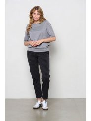 &Co Woman Koszulka "Lucille" w kolorze szarym rozmiar: XS. Szare bluzki damskie &Co Woman, xs, bez wzorów, bez kołnierzyka, bez ramiączek. Za 74.63 zł.