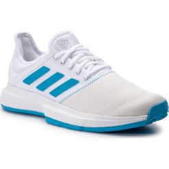 Buty adidas - GameCourt W CG6367 Ftwwht/Shocya/Msilve. Białe buty sportowe na co dzień damskie Adidas, bez wzorów, z materiału, tenisowe. W wyprzedaży za 179.00 zł.