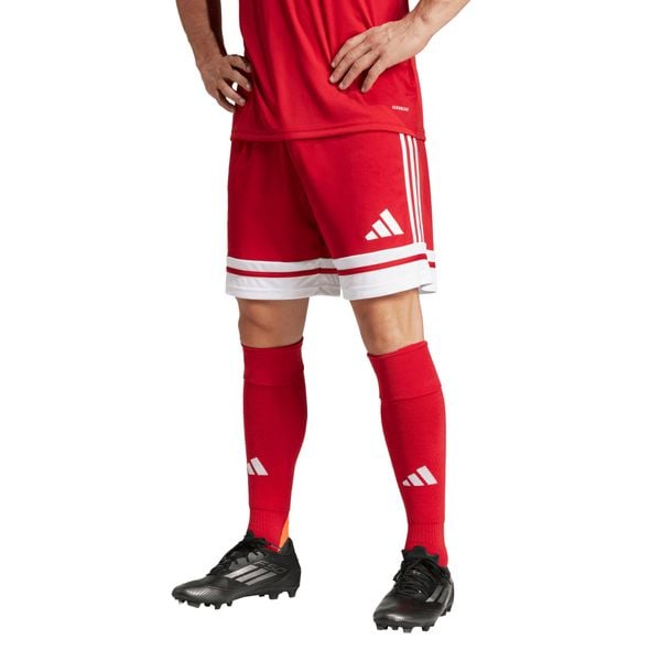 Szorty adidas Squadra25. Białe szorty męskie Adidas, bez kołnierzyka. Za 73.99 zł.