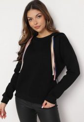 Czarna Bluza z Kapturem i Ozdobnymi Sznurkami Cebele. Czarne bluzy z kapturem damskie Born2be, z bawełny. Za 99.99 zł.