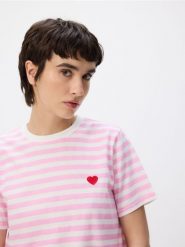 T-shirt z drobnym haftem - wielobarwny. T-shirty damskie Reserved, l, bez wzorów, z bawełny, bez kołnierzyka. W wyprzedaży za 45.99 zł.