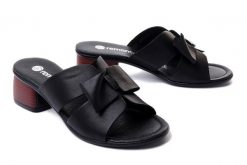 RIEKER REMONTE R8759-01 black, klapki damskie. Czarne klapki damskie Rieker Remonte, bez wzorów, ze skóry, bez obcasa, na obcasie. Za 254.93 zł.