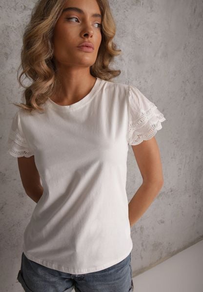 Biały T-shirt z Bawełny z Rękawami z Koronki Hycis. Białe t-shirty damskie Renee, m, bez wzorów, z bawełny, bez kołnierzyka. Za 49.99 zł.