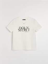 Koszulka z wiskozą i ozdobną zawieszką - kremowy. Białe t-shirty damskie Sinsay, l, bez wzorów, z wiskozy, bez kołnierzyka. Za 29.99 zł.