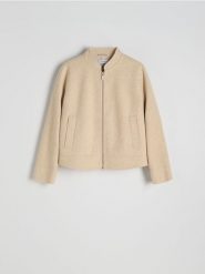 Krótka flauszowa kurtka oversize - kremowy. Białe kurtki damskie Reserved, l, bez wzorów, z tkaniny, bez kaptura. W wyprzedaży za 89.99 zł.