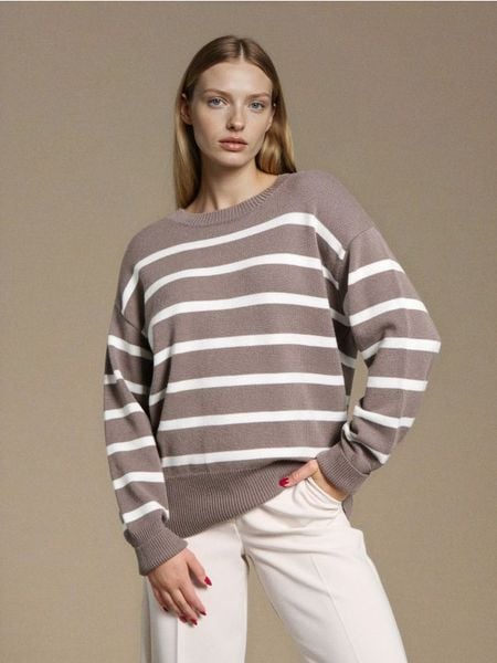 Sweter w paski z wiskozy - brązowy. Brązowe swetry klasyczne damskie Sinsay, l, z wiskozy, bez kołnierzyka. Za 59.99 zł.