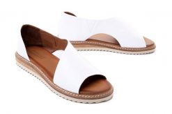 ARTIKER RELAKS 46C1014 biały, sandały damskie. Białe sandały damskie Artiker Relaks, bez wzorów, ze skóry, bez obcasa. Za 259.90 zł.