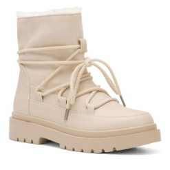 Botki DeeZee. Brązowe botki damskie DeeZee, bez obcasa, na płaskiej podeszwie, bez zapięcia. Za 179.99 zł.