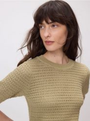 Sweter z krótkim rękawem - oliwkowy. Zielone swetry klasyczne damskie Reserved, l, z bawełny, bez kołnierzyka. W wyprzedaży za 39.99 zł.