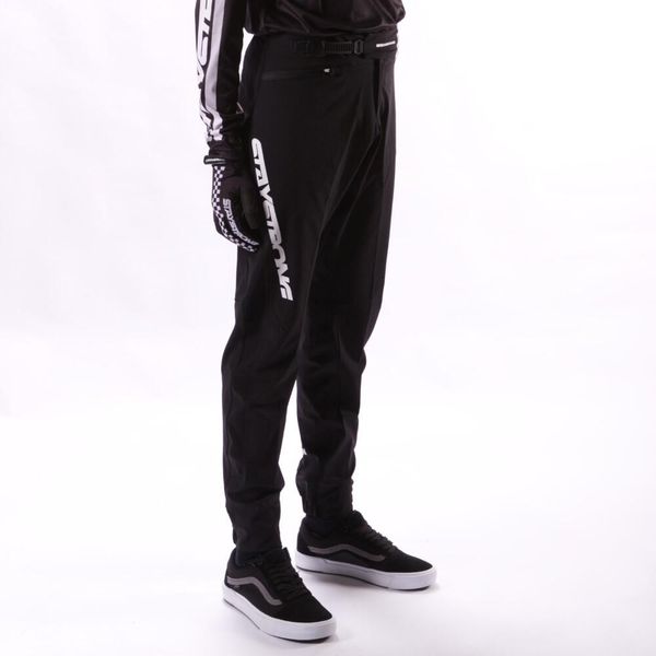 BMX Spodenki ochronne Stay Strong V2 BMX Race Spodnie - 36 - Czarny/Biały. Czarne szorty damskie STAY STRONG, bez wzorów, z materiału. Za 425.99 zł.