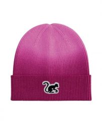 Czapka beanie – haftowane logo / gradient / rozmiar uniwersalny (różowa). Czerwone czapki męskie SURF MONKEY, z aplikacjami, z dzianiny. Za 139.95 zł.