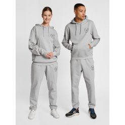 Bluza z kapturem Hummel Legacy Loyalty. Niebieskie bluzy sportowe damskie HUMMEL, m, bez wzorów, z polaru, bez ramiączek, z kapturem. Za 252.60 zł.