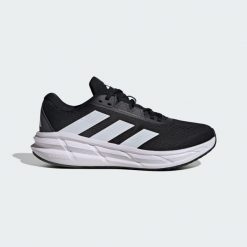 Buty do biegania Questar 3. Białe buty fitness męskie Adidas, do biegania. Za 302.99 zł.