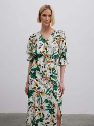 BGN Bluzka w kolorze biało-zielonym rozmiar: 38. Białe bluzki damskie BGN, bez wzorów, bez kołnierzyka, bez ramiączek. Za 65.54 zł.