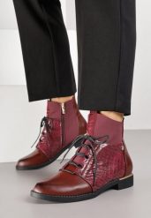 Bordowe Botki Vices Typu Trzewiki ze Wzorem w Stylu Krokodyla Alerriva. Czerwone botki damskie Born2be, z jeansu, eleganckie, bez obcasa, na płaskiej podeszwie, bez zapięcia. Za 109.99 zł.