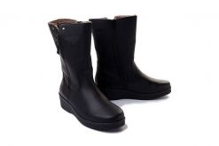 RIEKER Y4653-00 black, kozaki damskie. Czarne kozaki damskie Rieker, bez obcasa, na koturnie. Za 439.90 zł.