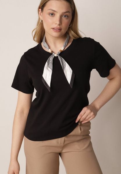 Czarny T-shirt z Bawełny w Klasycznym Stylu z Apaszką Bluestel. Czarne t-shirty damskie Born2be, l, bez wzorów, z bawełny, bez kołnierzyka. Za 59.99 zł.