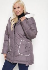 Fioletowa Zimowa Kurtka z Pikowanymi Przeszyciami i Kapturem Learell. Fioletowe kurtki damskie Born2be, na zimę, plus size, bez wzorów, z jeansu. Za 169.99 zł.