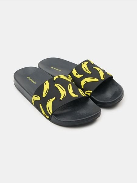 Klapki z motywem bananów - czarny. Czarne klapki i japonki męskie Sinsay. Za 29.99 zł.