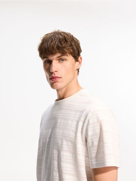 T-shirt regular w paski - biały. Białe t-shirty męskie Reserved, l, bez wzorów, z bawełny, bez kołnierzyka. Za 69.99 zł.