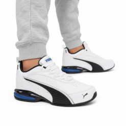 Buty męskie sportowe Puma MAGNETIC SL. Białe buty sportowe na co dzień męskie Puma, z jeansu, bez zapięcia, trekkingowe. Za 229.00 zł.