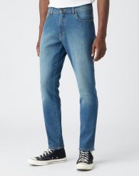 MĘSKIE SPODNIE JEANSOWE WRANGLER TEXAS TAPER IN CLOVER W12TX5365 112141169. Spodnie materiałowe męskie Wrangler, bez wzorów, z jeansu. Za 219.99 zł.
