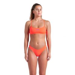 Strój Kąpielowy damski Arena Bikini Bandeau Solid dwuczęściowy. Czerwone bikini damskie Arena, bez wzorów. Za 139.99 zł.