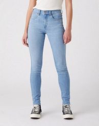 WRANGLER HIGH RISE SKINNY DAMSKIE SPODNIE JEANSOWE FORKEEPS W27HXRW18 112319156. Spodnie materiałowe damskie Wrangler, bez wzorów, z jeansu. Za 209.99 zł.