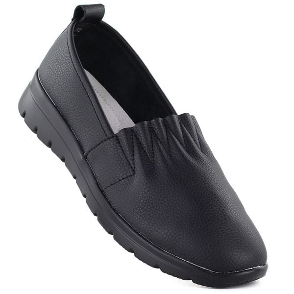 Skórzane półbuty damskie wsuwane czarne N.A.W. JHY061. Czarne półbuty damskie marka niezdefiniowana, bez wzorów, ze skóry, bez obcasa. Za 119.99 zł.