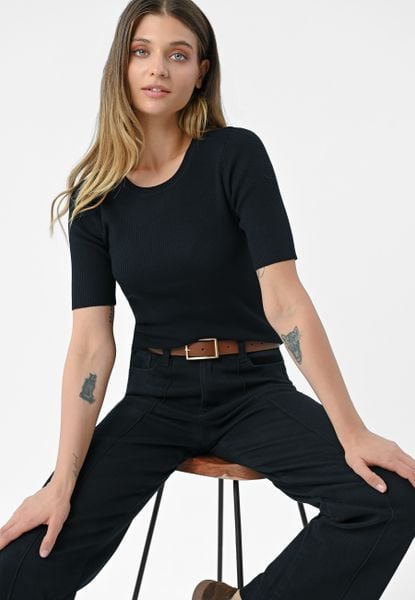 Dzianinowa koszulka w prążek TM-ELDA. Czarne t-shirty damskie Volcano, l, bez wzorów, z dzianiny, bez kołnierzyka. Za 99.99 zł.