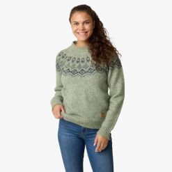 Sweter damski Swedemount Lofoten Wool Knit W. Niebieskie swetry klasyczne damskie SWEDEMOUNT, z tkaniny, bez kołnierzyka. Za 249.99 zł.