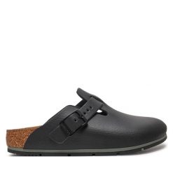 Klapki Birkenstock. Czarne klapki damskie Birkenstock, bez wzorów, bez obcasa. Za 599.99 zł.