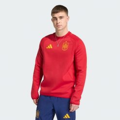Sweter Spain Tiro Travel Crew. Czerwone swetry męskie Adidas, l, bez wzorów, bez kołnierzyka. Za 259.00 zł.
