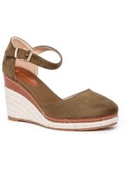 Foreverfolie Sandały w kolorze khaki na koturnie rozmiar: 38. Brązowe sandały damskie Foreverfolie, bez wzorów, bez obcasa, na koturnie. Za 113.99 zł.