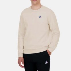 Bluza polarowa LE COQ SPORTIF ESS CREW SWEAT N1 Beżowy. Białe bluzy bez kaptura męskie Le Coq Sportif, m, z polaru. W wyprzedaży za 280.40 zł.