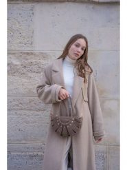 Maison héritage PARIS Skórzana torebka "Mini Sparti" w kolorze beżowym - 29 x 18 x 5 cm rozmiar: onesize. Brązowe torebki klasyczne damskie maison héritage PARIS, bez wzorów, z materiału, bez dodatków. Za 347.99 zł.