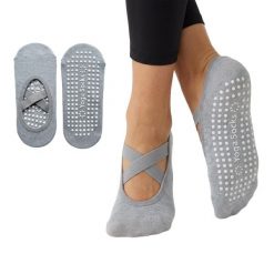Skarpetki do jogi fit.me antypoślizgowe szare. Szare skarpetki damskie FIT.ME, bez wzorów. Za 12.99 zł.