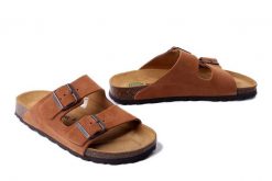 DR. BRINKMANN 600134-21 cognac, klapki damskie. Brązowe klapki damskie Dr. Brinkmann, bez wzorów, ze skóry, bez obcasa. Za 211.92 zł.