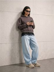 Bluza hoodie z ozdobnymi ćwiekami - szary. Szare bluzy bez kaptura damskie Sinsay, l. Za 59.99 zł.