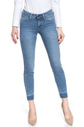 SPODNIE DAMSKIE LEE SCARLETT FRESH BLUE L526DIAL 112111571. Niebieskie spodnie materiałowe damskie Lee, bez wzorów, z jeansu. W wyprzedaży za 99.99 zł.