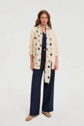 Szal w kropki beżowy. Brązowe szaliki i kominy damskie MOODO, bez wzorów, z poliesteru. Za 59.99 zł.