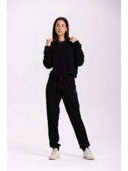 Onamaste Spodnie dresowe "Mika" w kolorze czarnym rozmiar: S/M. Czarne spodnie dresowe damskie Onamaste, m, bez wzorów, z dresówki. Za 189.45 zł.
