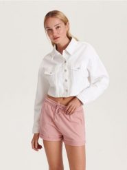 Szorty z dresowej dzianiny - brudny róż. Czerwone szorty damskie Reserved, bez wzorów, z bawełny. W wyprzedaży za 22.99 zł.