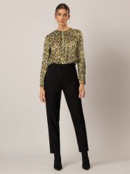 APART Spodnie w kolorze czarnym rozmiar: 36. Czarne spodnie materiałowe damskie Apart, bez wzorów, z materiału, z podwyższonym stanem. Za 151.90 zł.