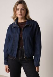 Niebieska Jeansowa Kurtka Przejściowa z Bawełny o Kroju Bombki z Kołnierzykiem Jotima. Niebieskie kurtki damskie Born2be, m, bez wzorów, z bawełny, bez kaptura. Za 169.99 zł.